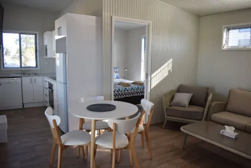 Bega Caravan Park - parking