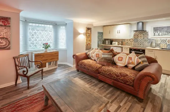 Host & Stay - in the Key of Sea