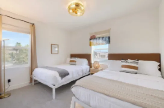 Lakefront w Private Pool Great for Festival Season Lago Luxe by AvantStay