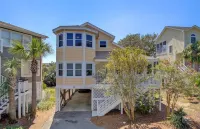 72 Pelican Bay AvantStay Community Pool Decks