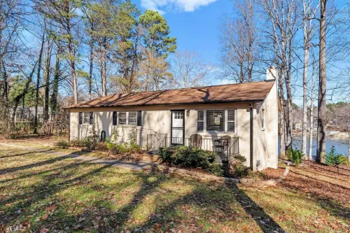 Waking Up Norman Lakefront Getaway, Fire Pit & Lake Views