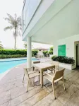 Riverview Two Bedroom Condo at One Spatial Iloilo Hôtels à : 