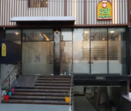 เยลโลว์ แซฟไฟร์ โรงแรม กาชิโบว์ลี โรงแรมใน