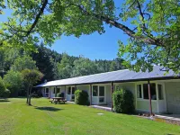 Alpine Adventure Holiday Park Hotels in 