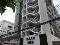 Baan Mek Mok Hotels near Phra Khanong