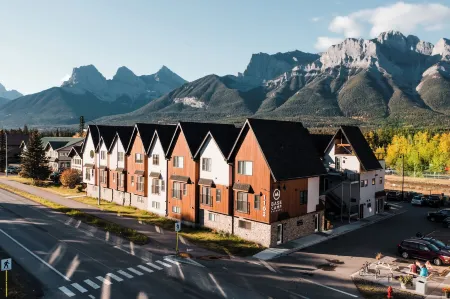 Basecamp Resorts Canmore Отели в г. Канмор