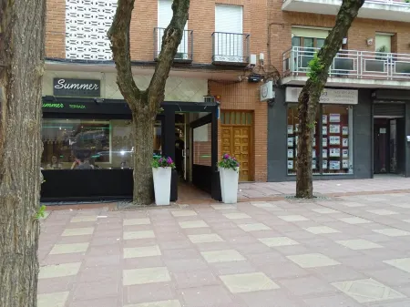 Pensión El Otero 2 Отели в г. Сируэлас