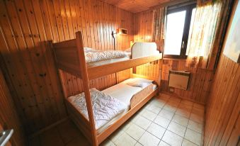 Bungalow Near the Ourthe and from the Centre of Town