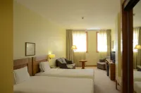 Hotel Toural Hotels near Igreja e Convento das Dominicas