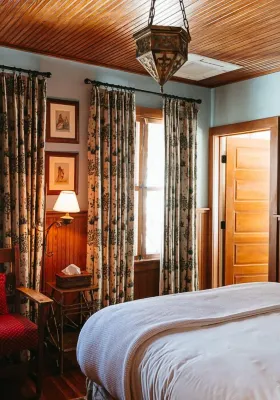 Deer Mountain Inn Hotels near North Point