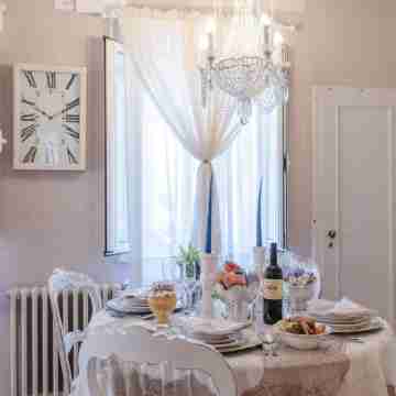 Casa Monique in Lucca Dining/Meeting Rooms