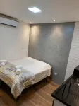 Tiny House Host Hotel dekat Paulo Machado de Carvalho Theater