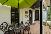 Lola House! Cozy Comfort, Prime Old Town Location - Homestays