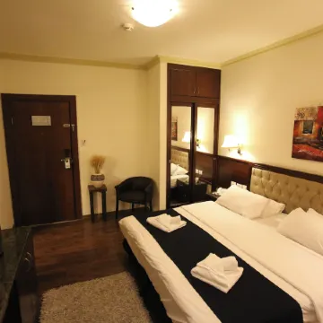 Shepherd Plaza Hotel