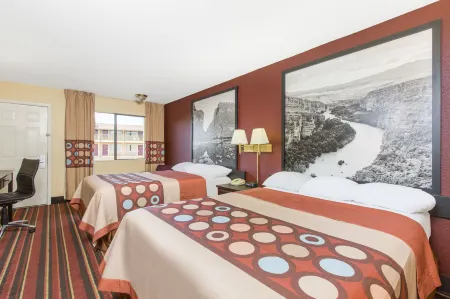 Super 8 by Wyndham Temple S. General Bruce