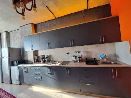 Karvi Hostel & Suites