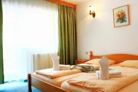Pensiunea Mai Hotels in Решинарі