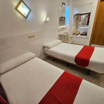 Hostal Las Vegas Отели рядом с достопримечательностью «Небоскреб банка Бильбао»