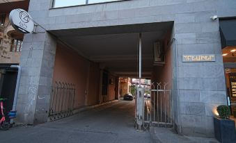 Rooftop City View Apartments