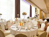 Warmiński Hotel & Conference Hotels near High Gate