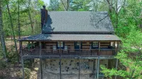 Bear Pause - 2 Bedrooms, 2 Baths, Sleeps 6 Cabin by RedAwning Hotels in Cosby