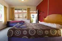 Sequoia Lodge Backpackers Hotels in Havelock