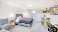 โรงแรม Deniliquin - ที่มีที่จอดรถ