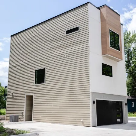 NEW CENTRAL PARK TOWNHOME w/ Golf Course view Across from Arnold's Park! Отели в г. Арнолдс Парк