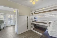 Charming Beach Cottage with Front Patio and BBQ - Quaint Family Retreat