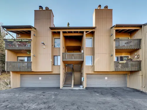 Wood-Burning Fireplace and Scenic Balcony Views - Charming Mountain Escape Hotels in Parowan
