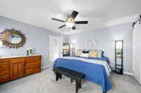 Private Entrance, Fenced Backyard and Large Kitchen - Charming Retreat Hotels in Clarksville