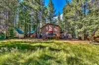 Hot Tub, Gourmet Kitchen and Expansive Decks - Serene Retreat Hotel di El Dorado County