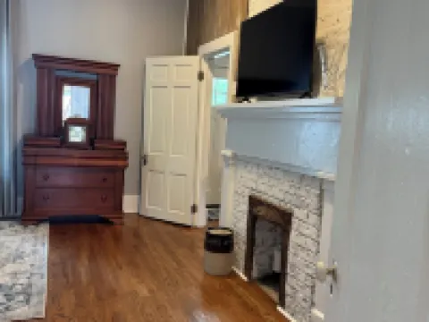 East Madison Escape. Hotels in Pulaski