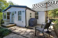 Spacious Living with Private Patio and High-Speed Wi-Fi - Stylish Modern Retreat