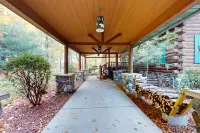 The Lodge on Booth Lake