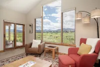 Breathtaking Mountain Vistas and Cozy Patio - Spacious Retreat Hotels in Granby