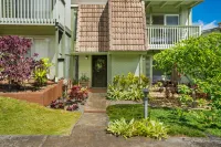 Stylish Townhouse with Private Lanais - Inviting Family Retreat