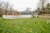 Cozy Getaway - WiFi, Short Walk to Beach Hotels in Grayland