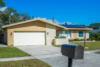 Heated Salt Water Pool and Spa Retreat - Charming Coastal Oasis