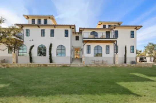 Stunning Valley Views and Firepit Oasis - Luxurious Villa Retreat