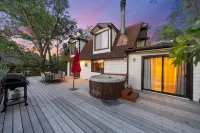 Modern Cabin Retreat with Spa and Cozy Fireplace - Inviting Getaway Hotels in Idyllwild