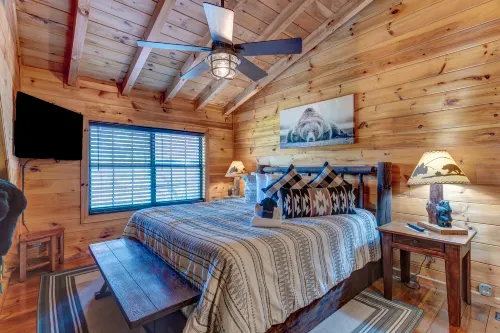 Stunning Mountain Views and Hot Tub Oasis - Charming Log Cabin Retreat