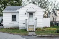 Old Orchard Beach Retreat | 2BD Cottage Hotels in Old Orchard Beach