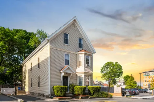 Elegant Interiors and Cozy Amenities - Stylish Escape Hotels in Beverly