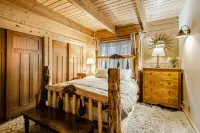 High-end ski-in/ski-out getaway with fast WiFi, large deck & more Hotels in Snoqualmie Pass