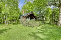 Dog-friendly & charming mountain chalet w/ fireplace