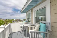 Harbor-View Haven with Rooftop Deck & Breakfast