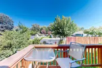 Charming, dog-friendly home with fenced yard, washer/dryer & AC Hotels in South Salt Lake