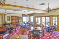 Gated resort condo with fairway views, pool, hot tub, tennis, & on-site golf Hotels in Ridgedale