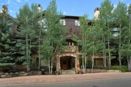 Balcony with Grill and Ski Access - Charming Ski Chalet